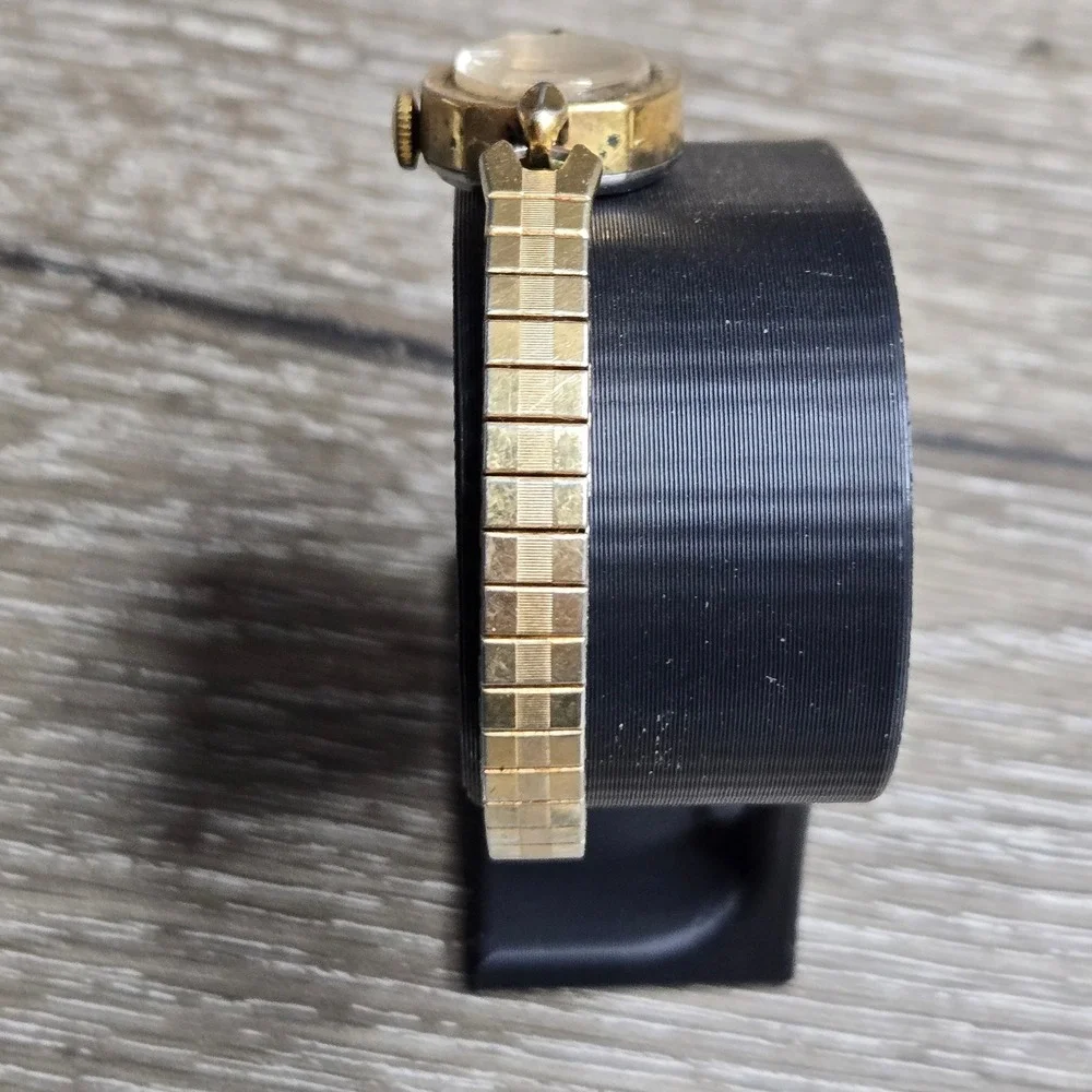 Vintage Timex Vintage Mechanical Womens Watch Gold Tone Expansion Band For Parts